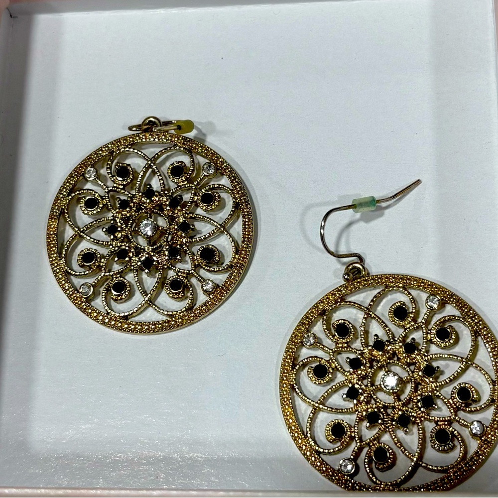 Elegant Gold and Black Filigree Earrings